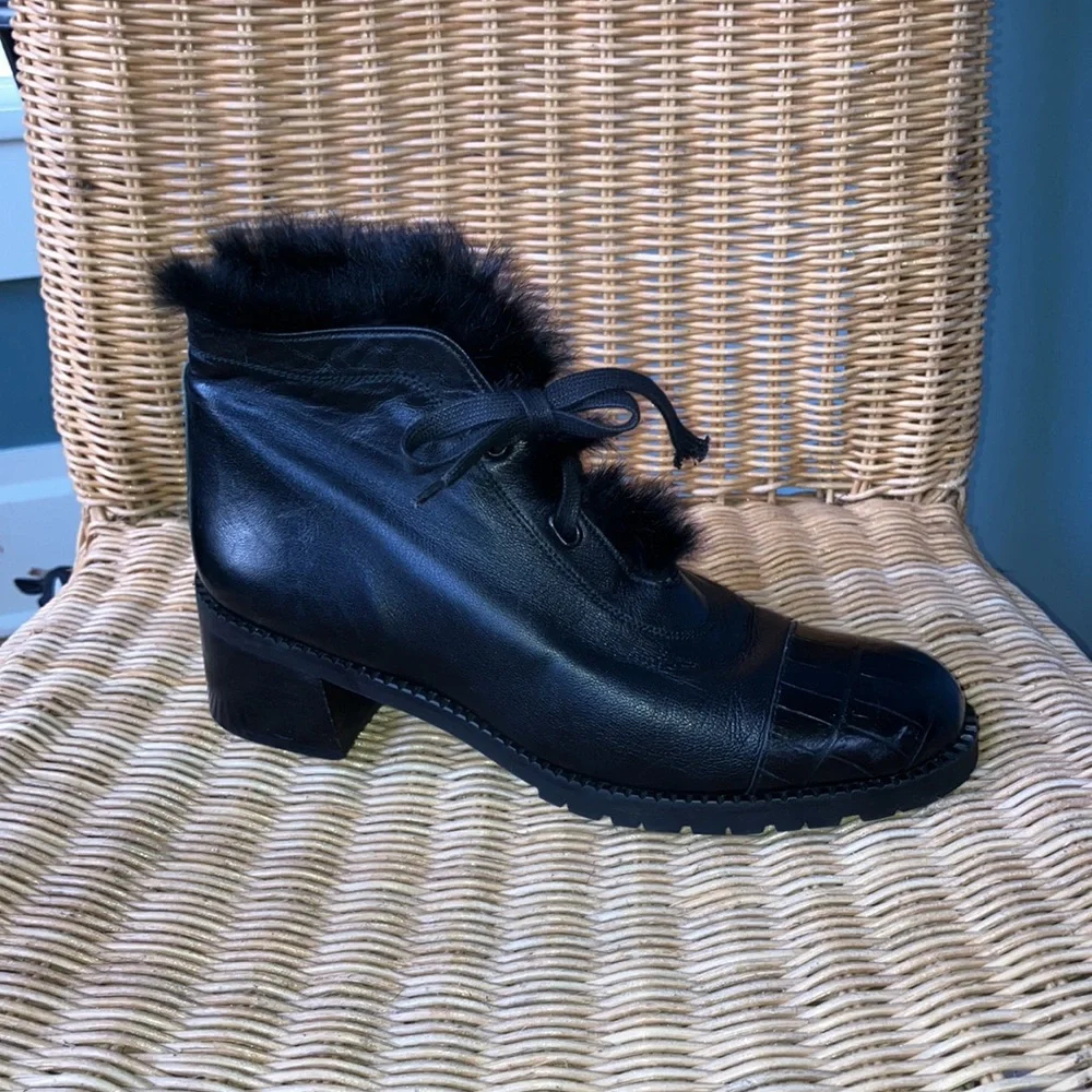 Stuart Weitzman Fur lined Ankle Boots - 8.5